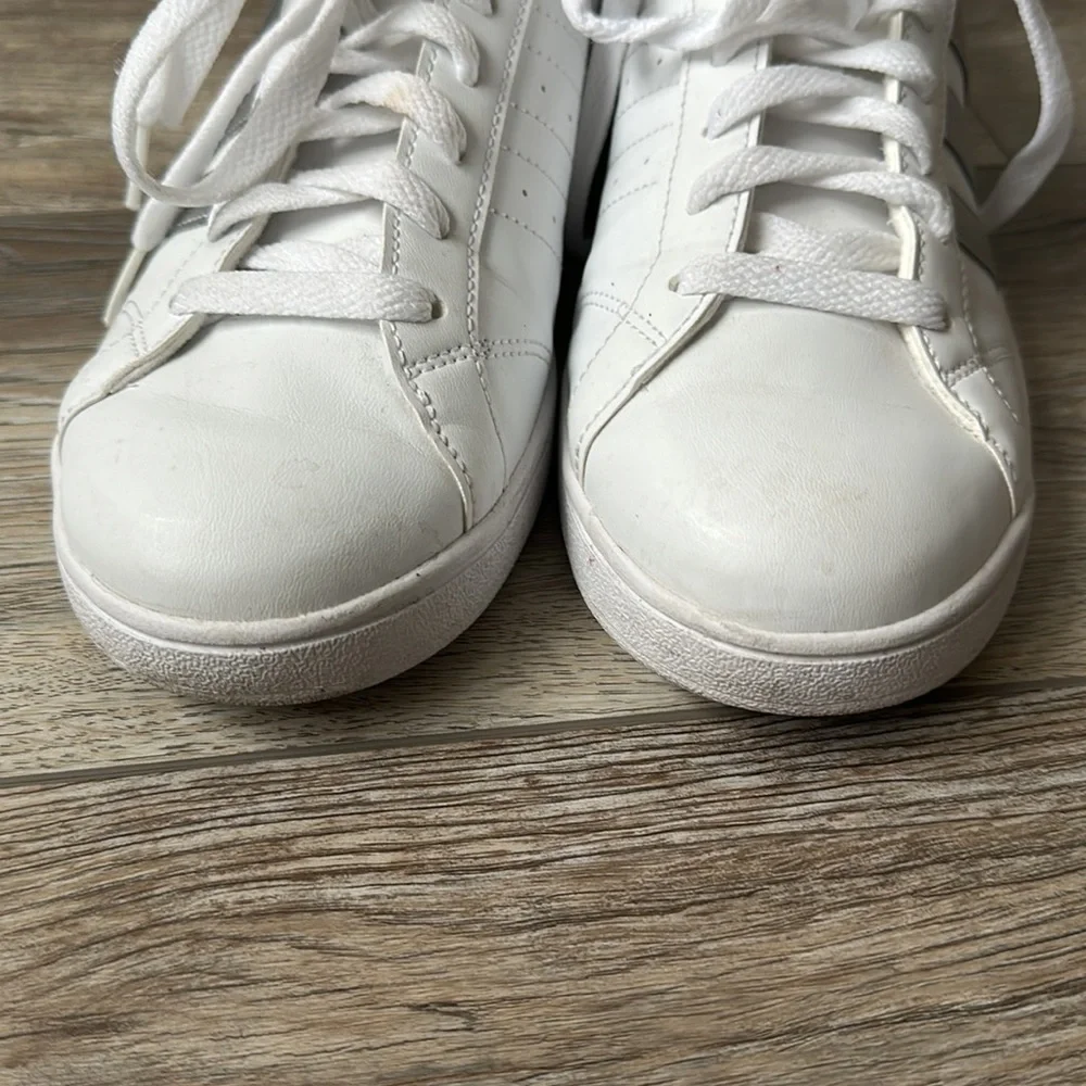 Adidas shoes athletic white silver size 8.5 gently used metallic stripes
